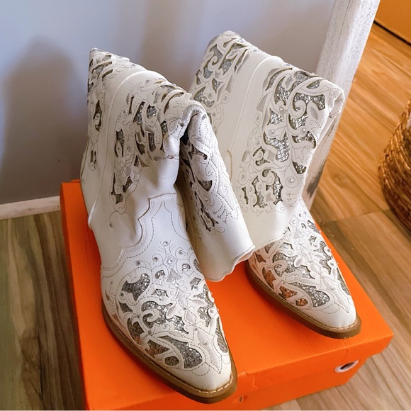 SHEIN White Heeled Boots Size 8.5 - Picture 12 of 13